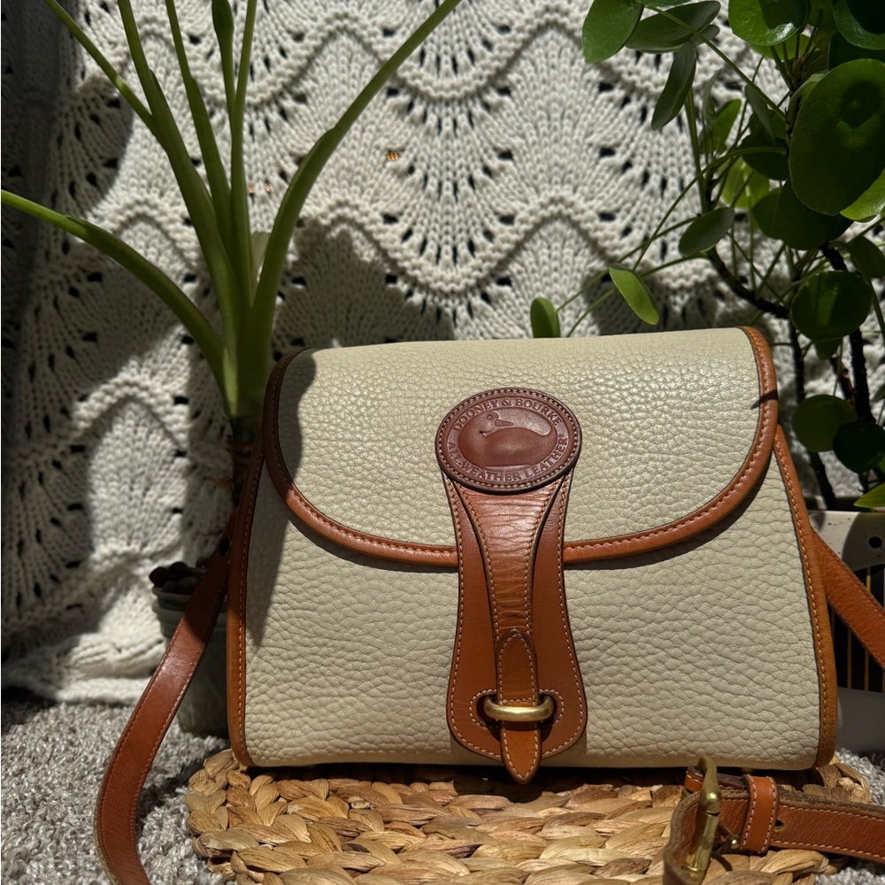 VINTAGE DOONEY & BOURKE MEDIUM ESSEX BAG in BONE